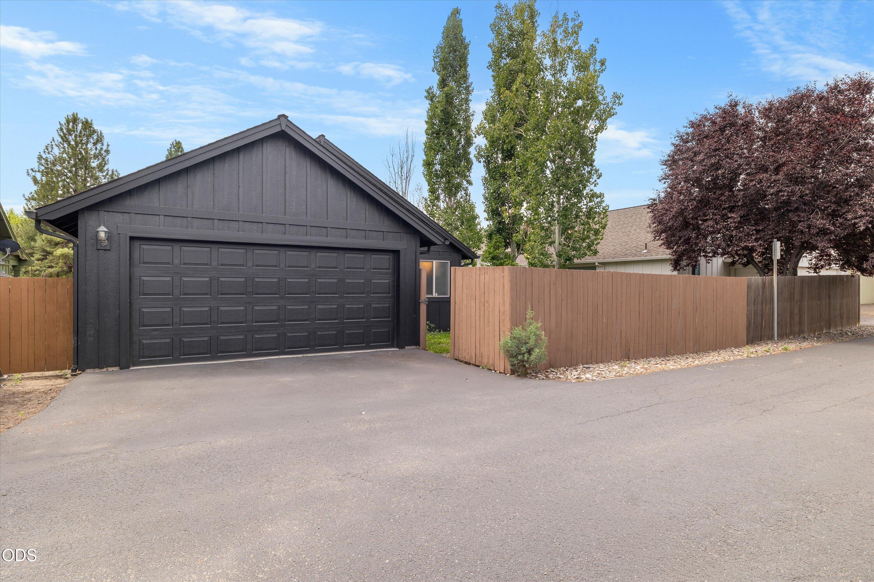 20358 Chase Road Bend, OR 97702 - Photo 30 of 32