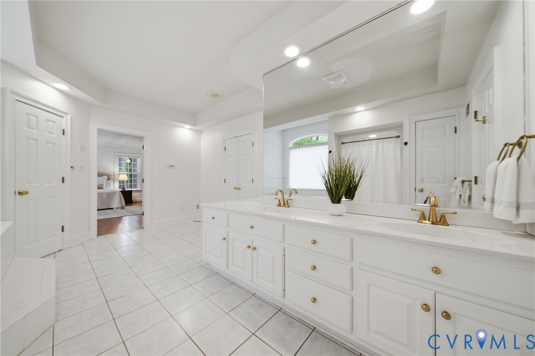 10424 Windam Hill Road Glen Allen, VA 23059 - Photo 29 of 69 a bathroom with a sink and a mirror