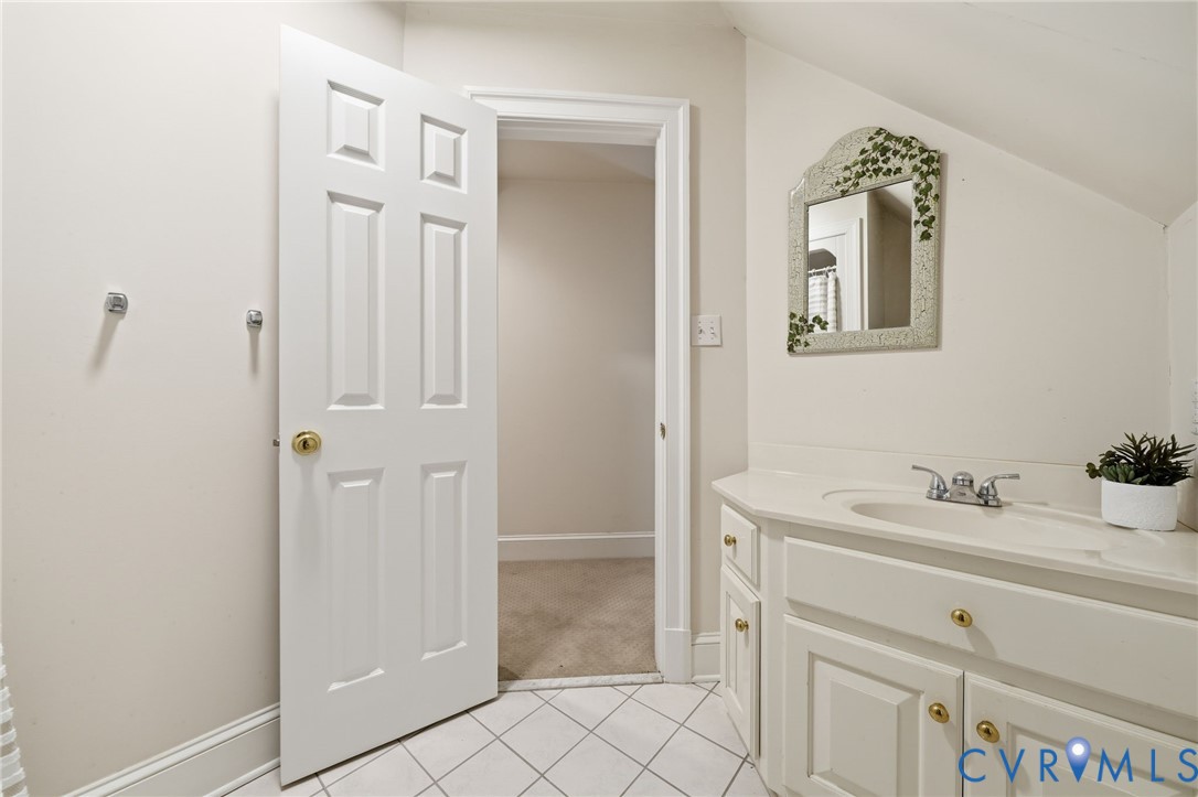 10424 Windam Hill Road Glen Allen, VA 23059 - Photo 39 of 69 a bathroom with a sink and a mirror