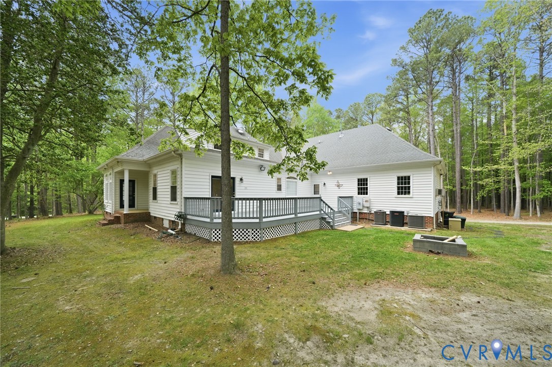 10424 Windam Hill Road Glen Allen, VA 23059 - Photo 48 of 69 a view of a house with backyard and sitting area