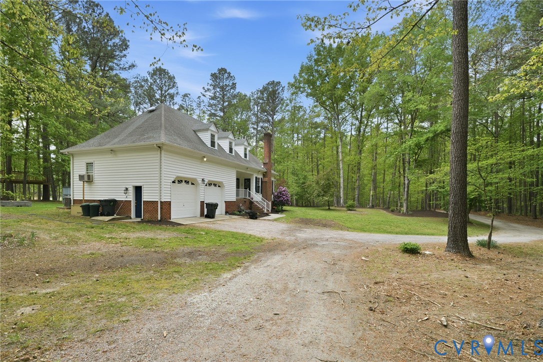 10424 Windam Hill Road Glen Allen, VA 23059 - Photo 51 of 69 a view of a house with backyard and trees