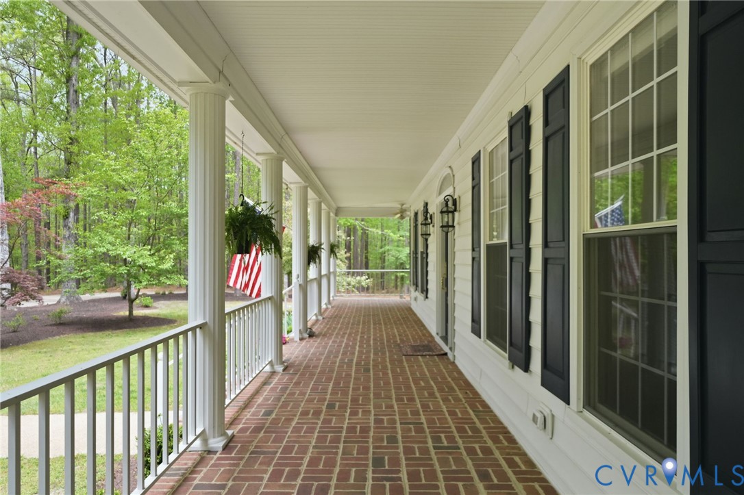 10424 Windam Hill Road Glen Allen, VA 23059 - Photo 7 of 69 a view of a narrow alley