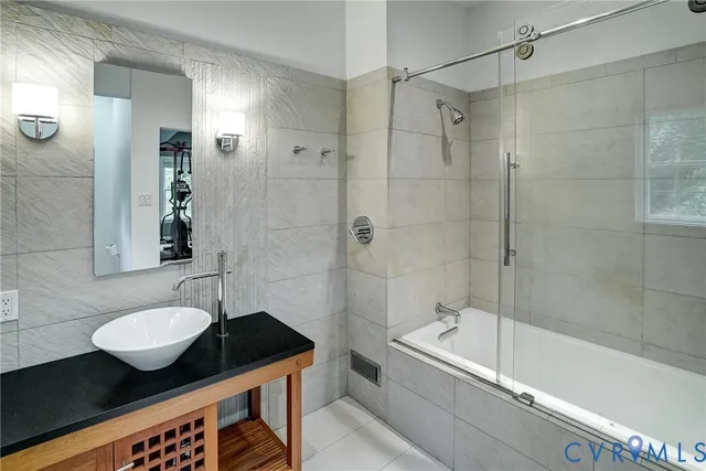 a view of walk in closet