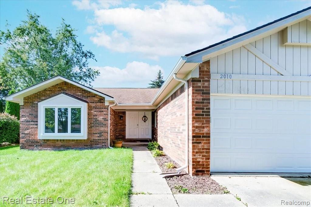 2010 Highsplint Drive Rochester Hills, MI 48307 - Photo 2 of 36