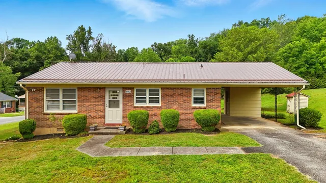 a view of an outdoor space