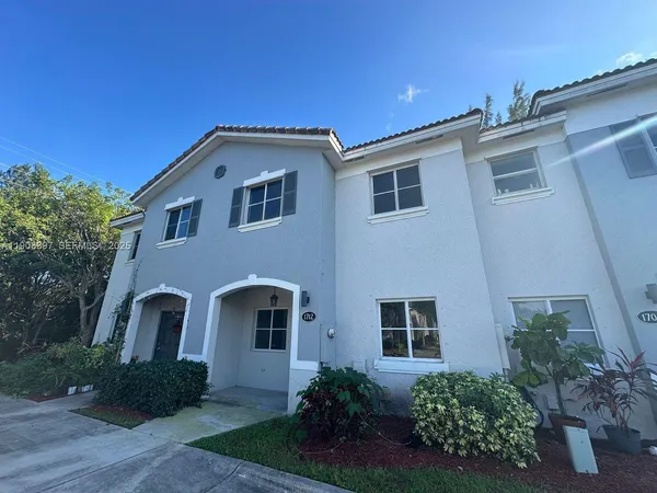 $2,000 | 1712 Southeast 31st Court, Homestead, FL 33035