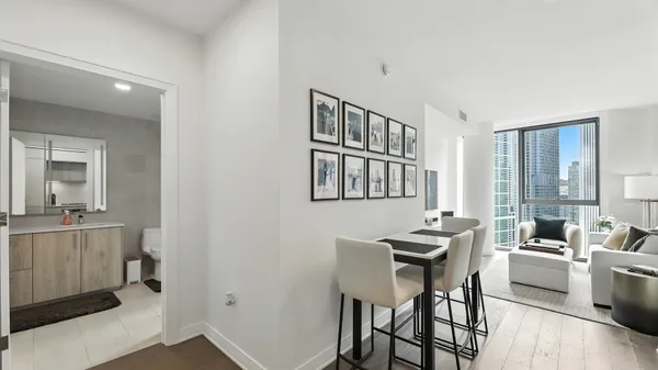 $3,200 | 211 North Harbor Drive, Unit 3605, Chicago, IL 60601