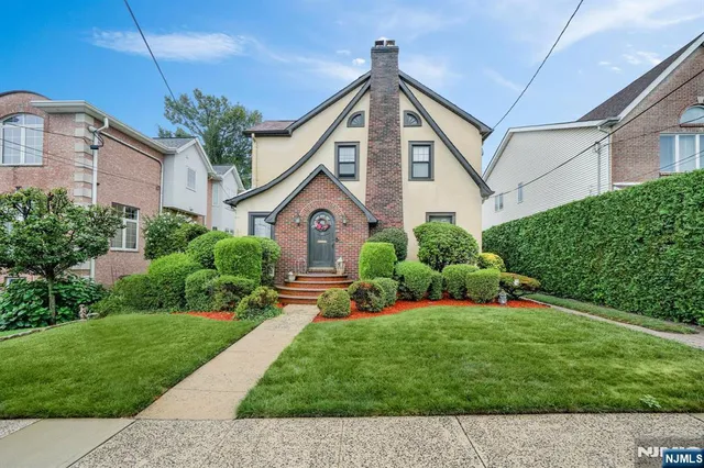 $929,000 | 18 Lincoln Avenue, Cliffside Park, NJ 07010