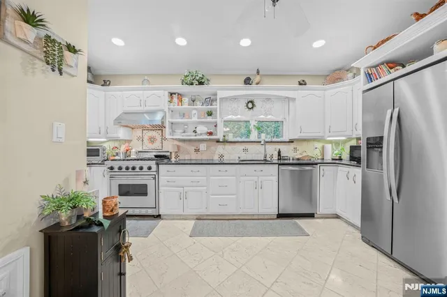 $929,000 | 18 Lincoln Avenue, Cliffside Park, NJ 07010