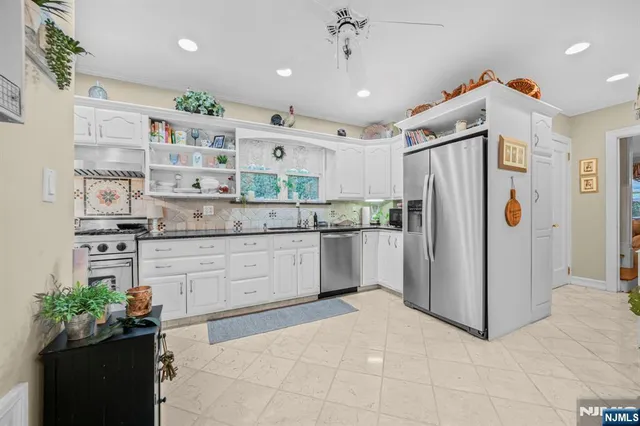 $929,000 | 18 Lincoln Avenue, Cliffside Park, NJ 07010