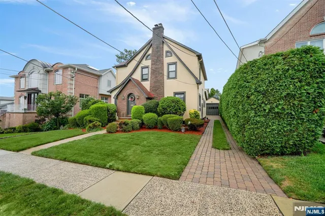 $929,000 | 18 Lincoln Avenue, Cliffside Park, NJ 07010