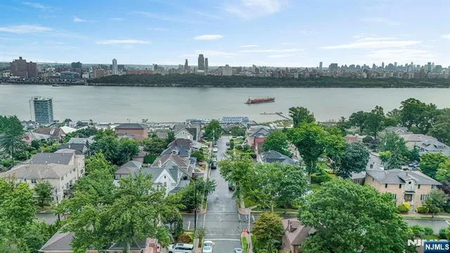 $929,000 | 18 Lincoln Avenue, Cliffside Park, NJ 07010