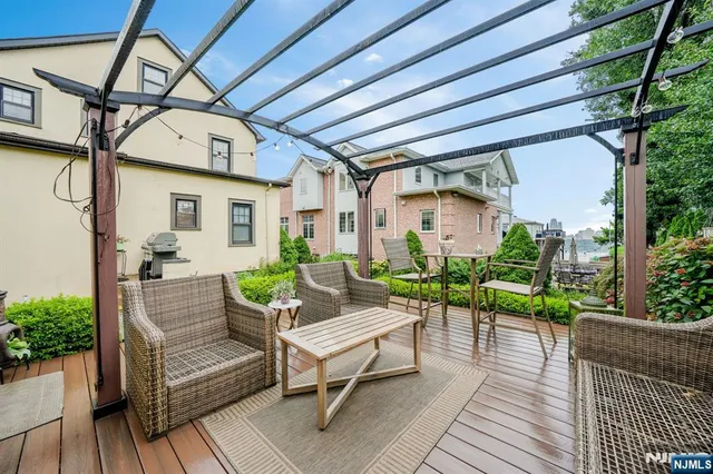 $929,000 | 18 Lincoln Avenue, Cliffside Park, NJ 07010