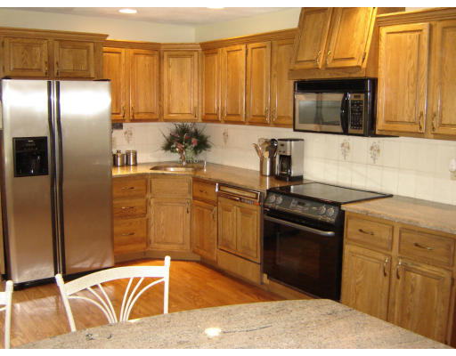 22 Bluejay Road Lynnfield, MA 01940 - Photo 3 of 22 Gallery Image 3