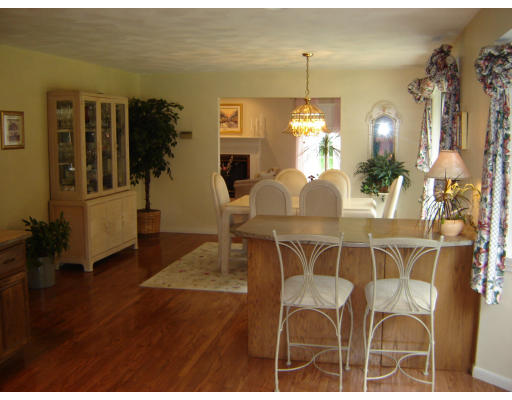 22 Bluejay Road Lynnfield, MA 01940 - Photo 4 of 22 Gallery Image 4