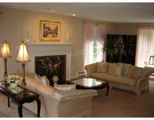 22 Bluejay Road Lynnfield, MA 01940 - Photo 6 of 22 Gallery Image 6
