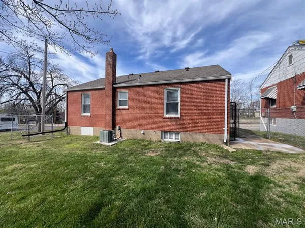 $1,395 | 2820 Ashby Road, St. Louis, MO 63114