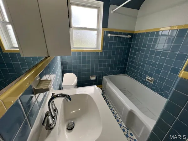 $1,395 | 2820 Ashby Road, St. Louis, MO 63114