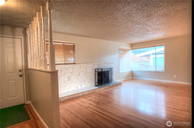 $3,500 | 6605 South 127th Place, Seattle, WA 98178