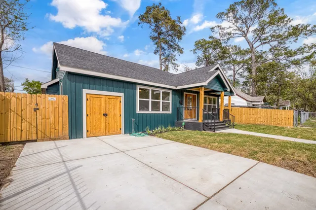 $4,000 | 403 Moody Street, Houston, TX 77009