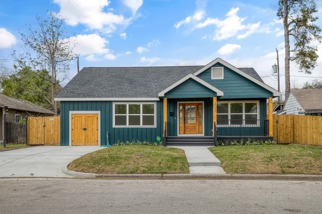 $4,000 | 403 Moody Street, Houston, TX 77009