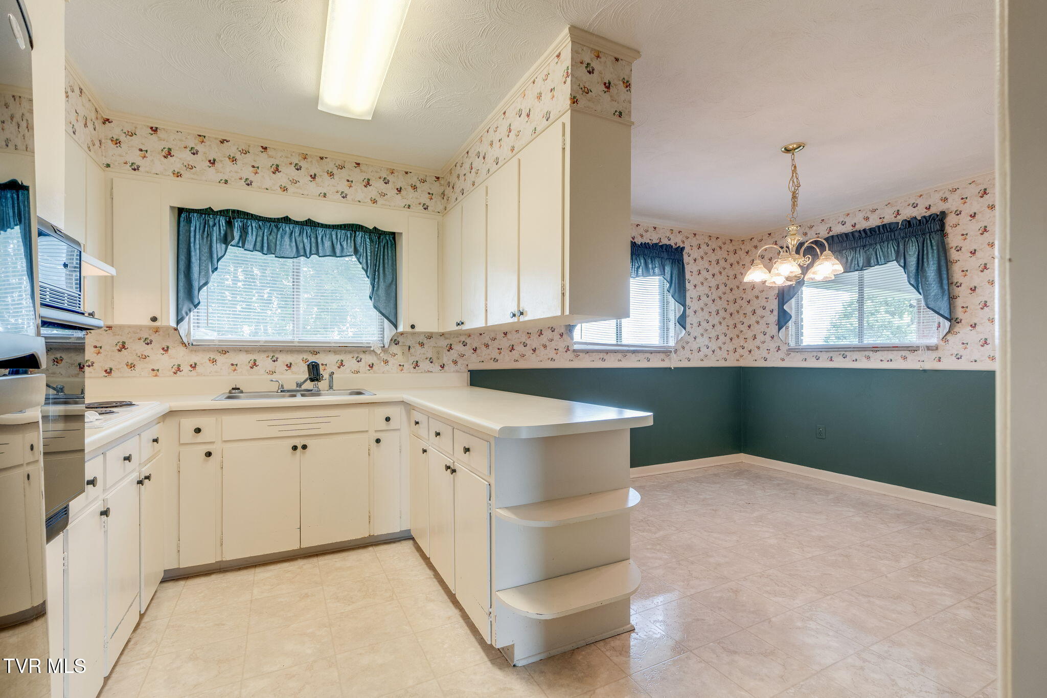 619 East Barton Ridge Road Greeneville, TN 37745 - Photo 9 of 40 008