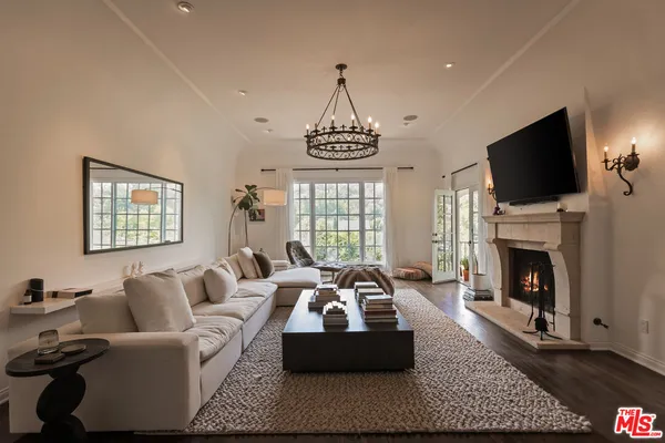$2,795,000 | 3145 La Suvida Drive, Los Angeles, CA 90068