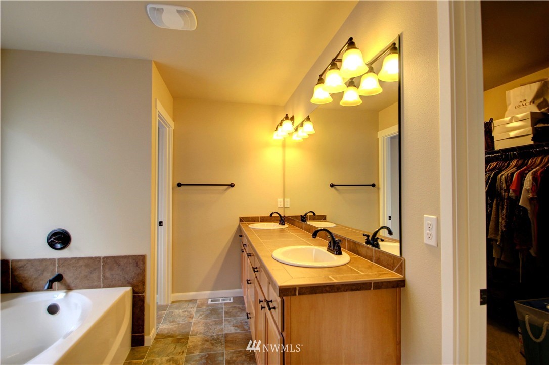 917 Panorama Ridge Mount Vernon, WA 98273 - Photo 13 of 25 Gallery Image 13