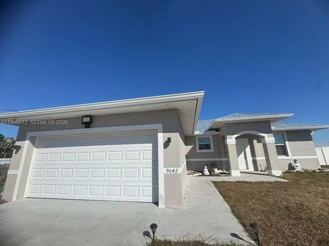 $325,900 | 9042 East Broad Circle, LaBelle, FL 33935