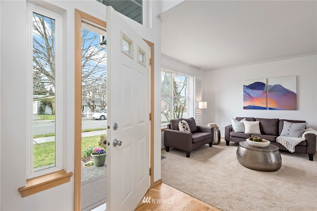 950 Anacortes Avenue Northeast Renton, WA 98059 - Photo 2 of 29