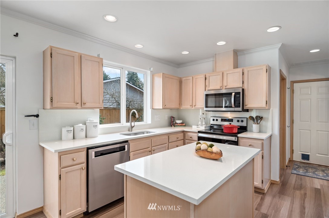 950 Anacortes Avenue Northeast Renton, WA 98059 - Photo 11 of 29