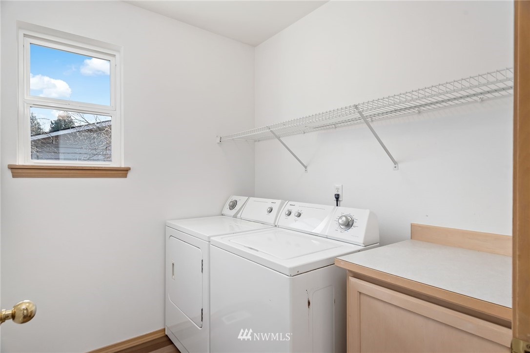 950 Anacortes Avenue Northeast Renton, WA 98059 - Photo 15 of 29
