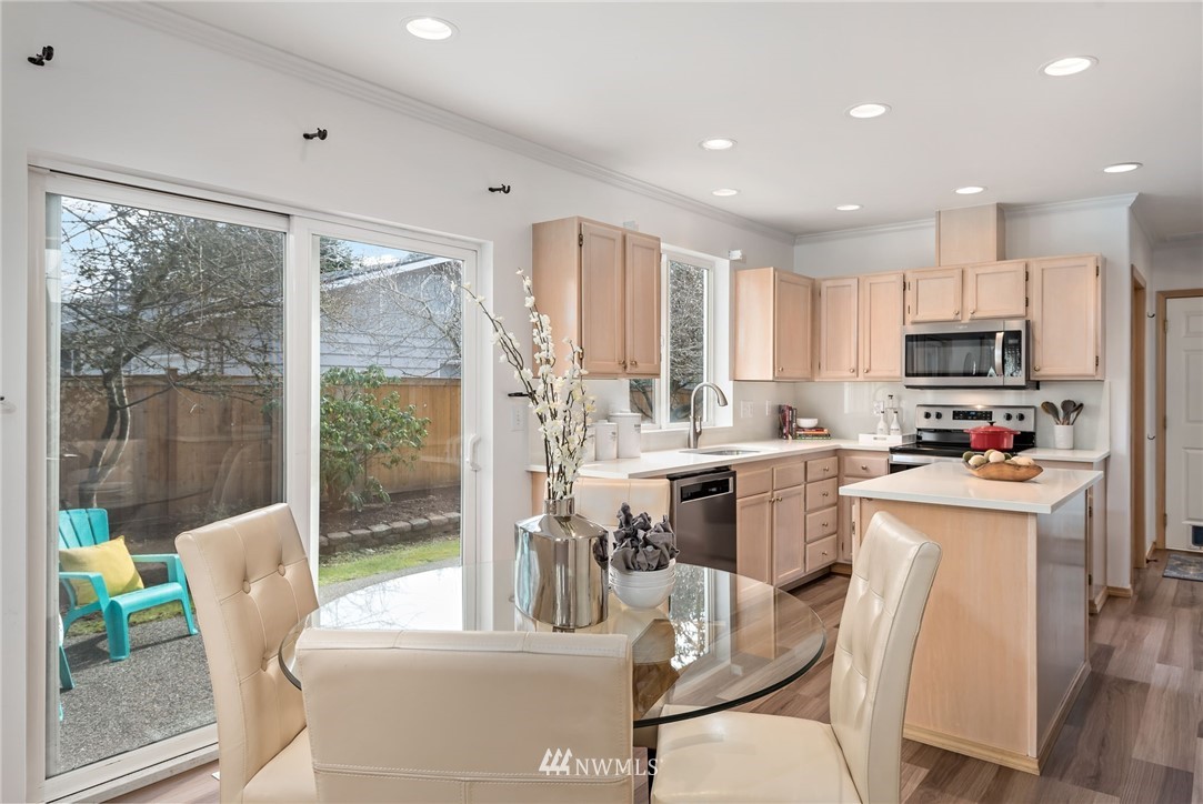 950 Anacortes Avenue Northeast Renton, WA 98059 - Photo 8 of 29