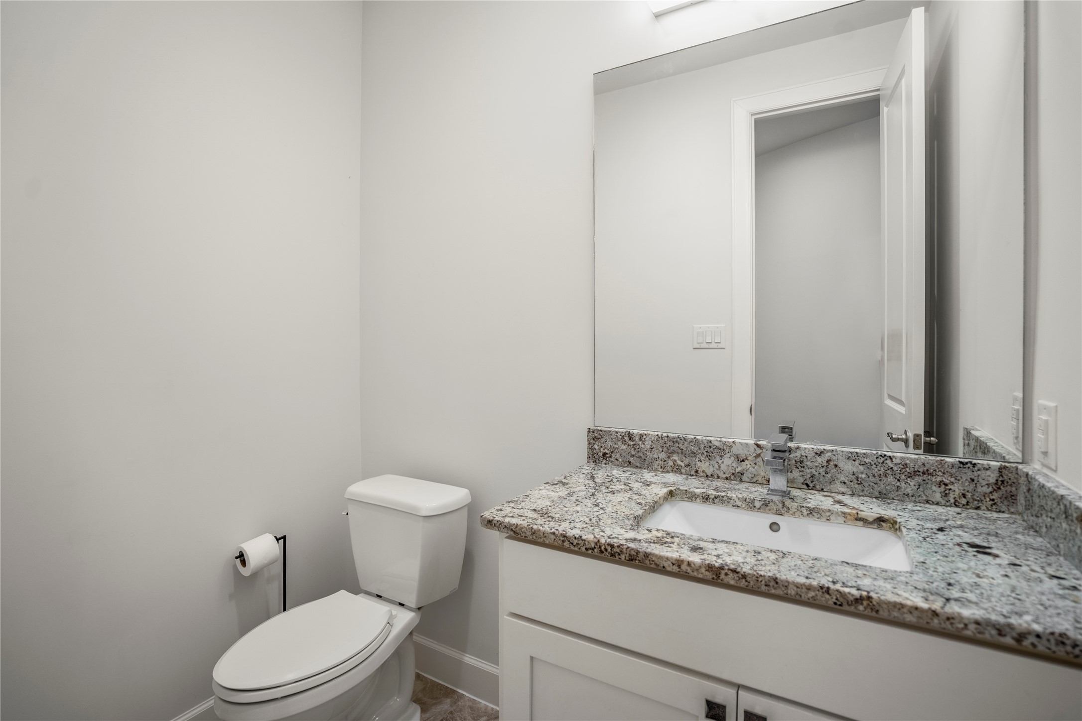 3202 Ozark Street Houston, TX 77021 - Photo 26 of 31 Second floor half bathroom located off of the gameroom.