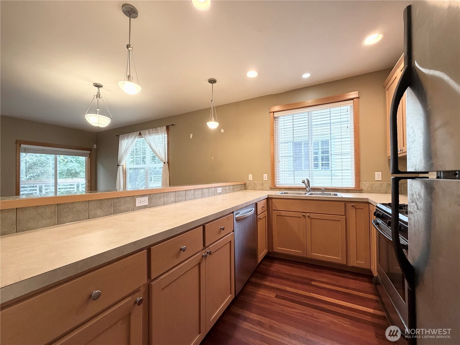 9216 Stone Avenue North, Unit B Seattle, WA 98103 - Photo 8 of 28