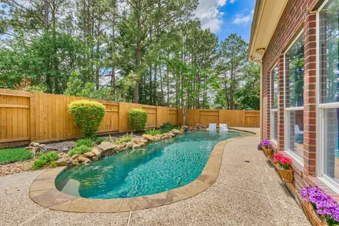 $750,000 | 11 East French Oaks Circle, The Woodlands, TX 77382