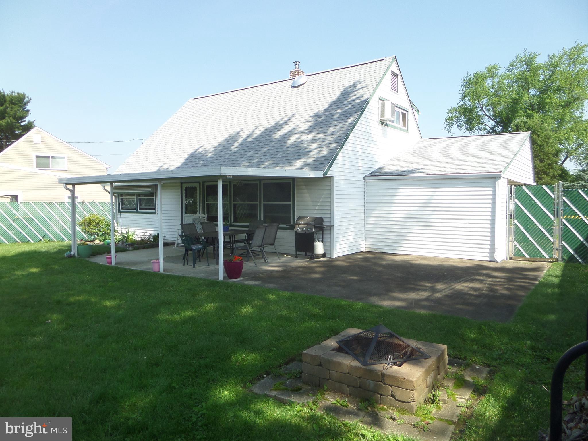 14 Inland Road Levittown, PA 19057 - Photo 11 of 33 20x12 covered porch + 18x15 patio= over 500 sqft!
