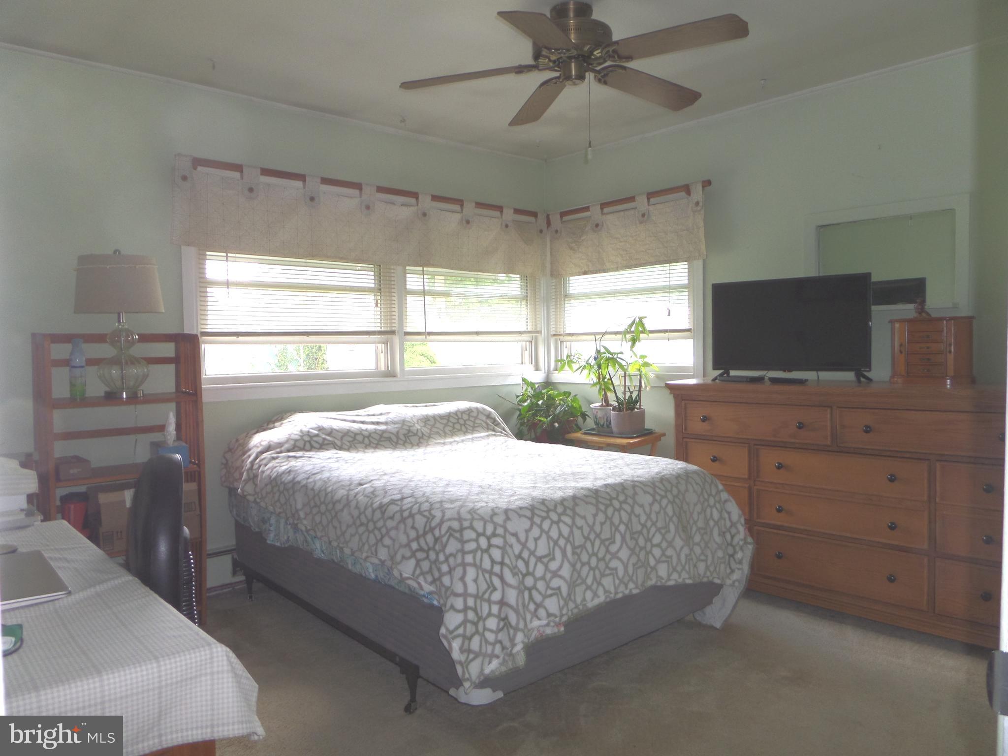 14 Inland Road Levittown, PA 19057 - Photo 12 of 33 Downstairs bedroom #3 (12x11 sqft)