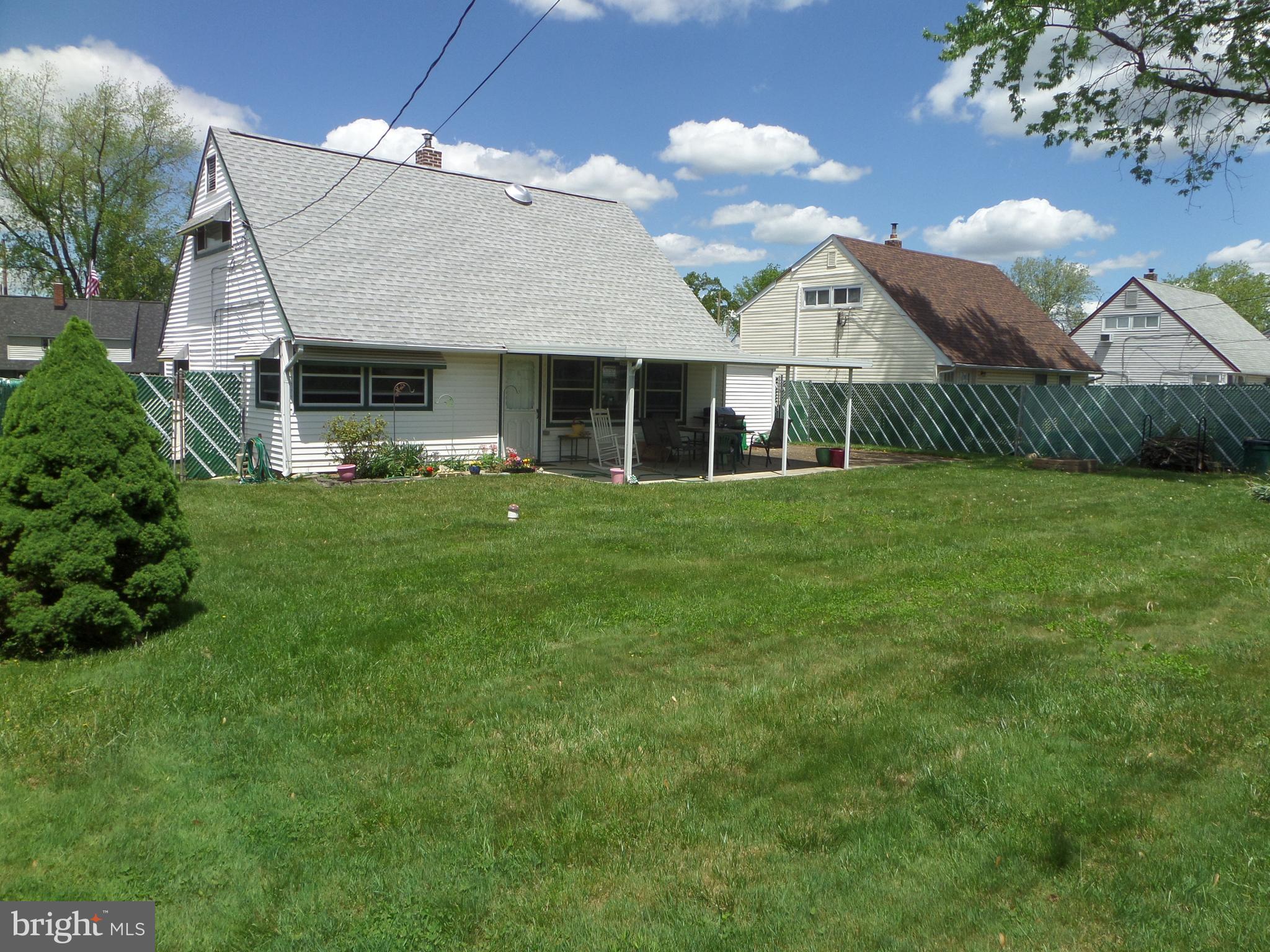 14 Inland Road Levittown, PA 19057 - Photo 2 of 33 GREAT yard with AWESOME covered porch 240 sqft !!!