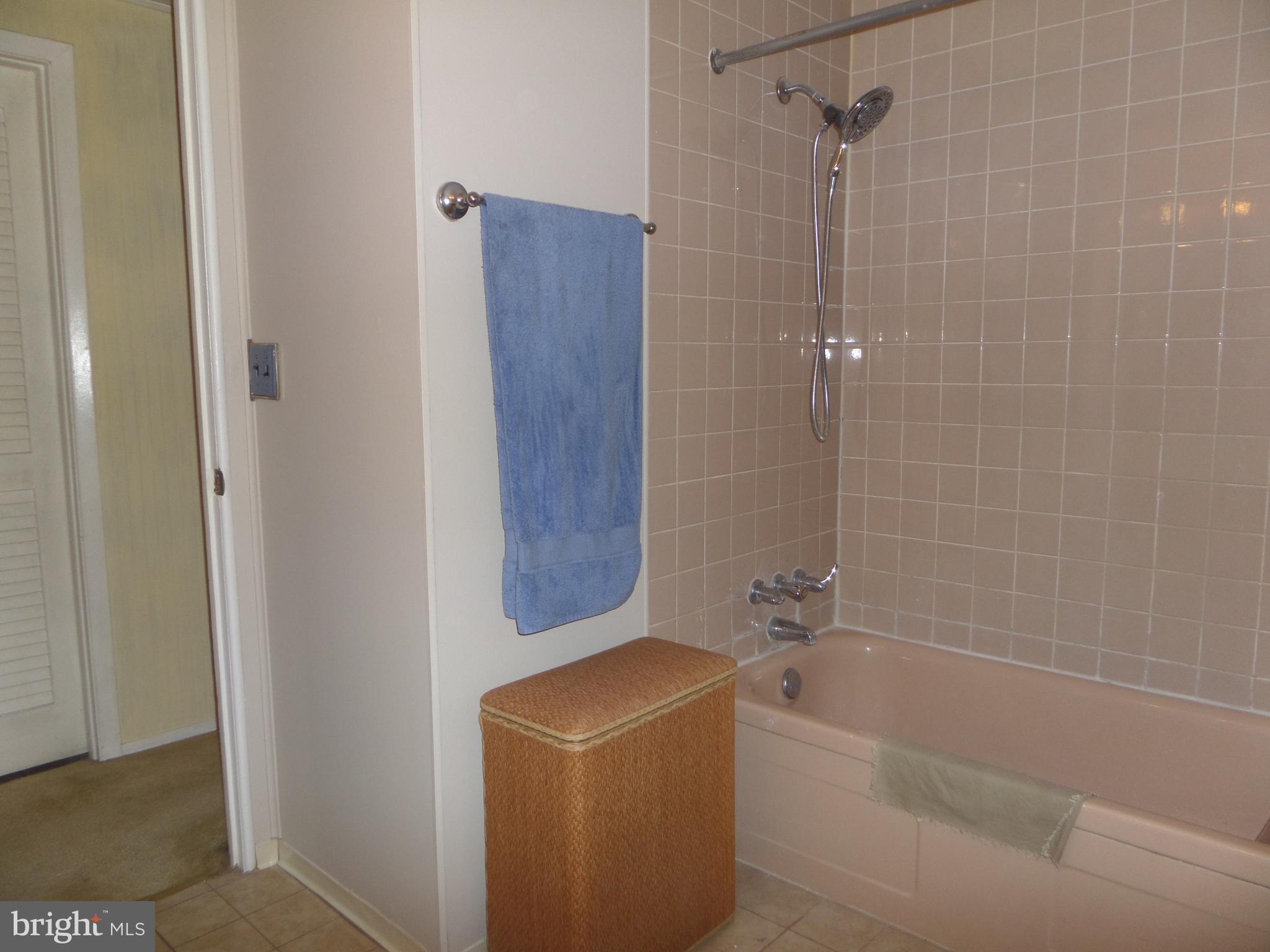 14 Inland Road Levittown, PA 19057 - Photo 18 of 33 Upstairs LARGE bathroom: soaking tub w shower!