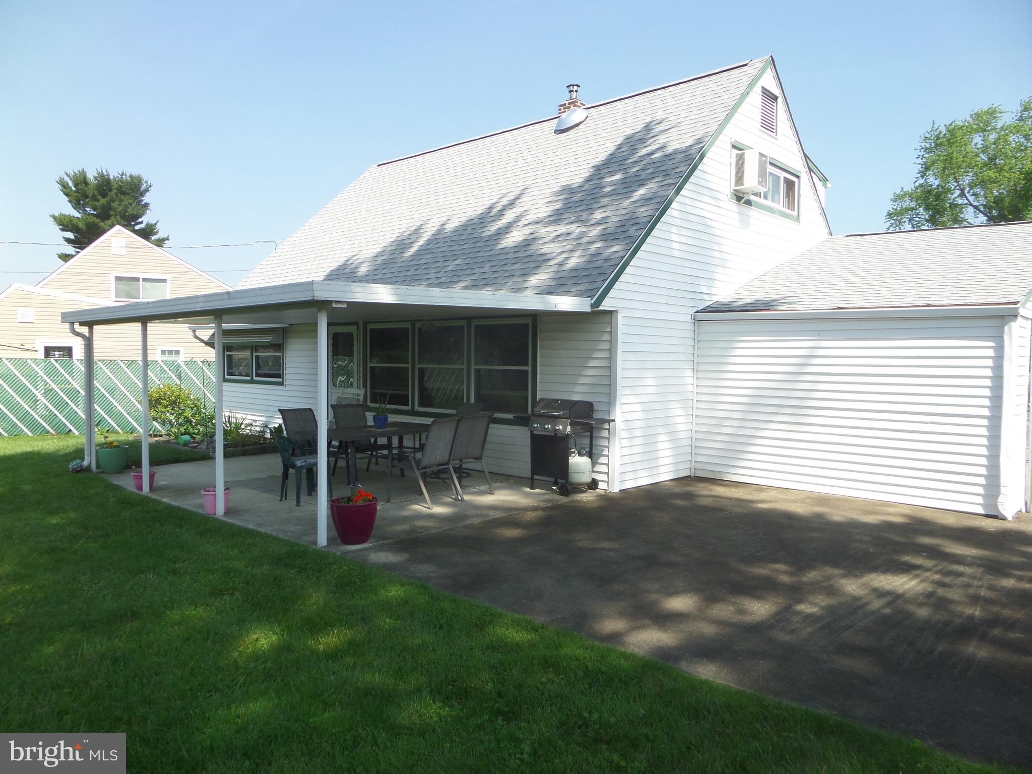 14 Inland Road Levittown, PA 19057 - Photo 29 of 33 500+ sqft of patio & covered porch to enjoy!