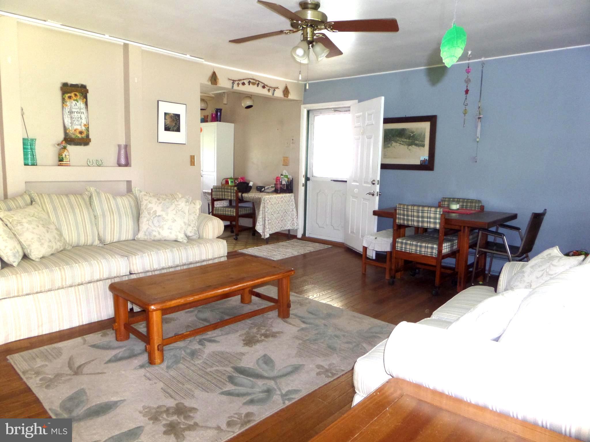 14 Inland Road Levittown, PA 19057 - Photo 31 of 33 OPEN floorplan Living/Dining combo HARDWOOD floors