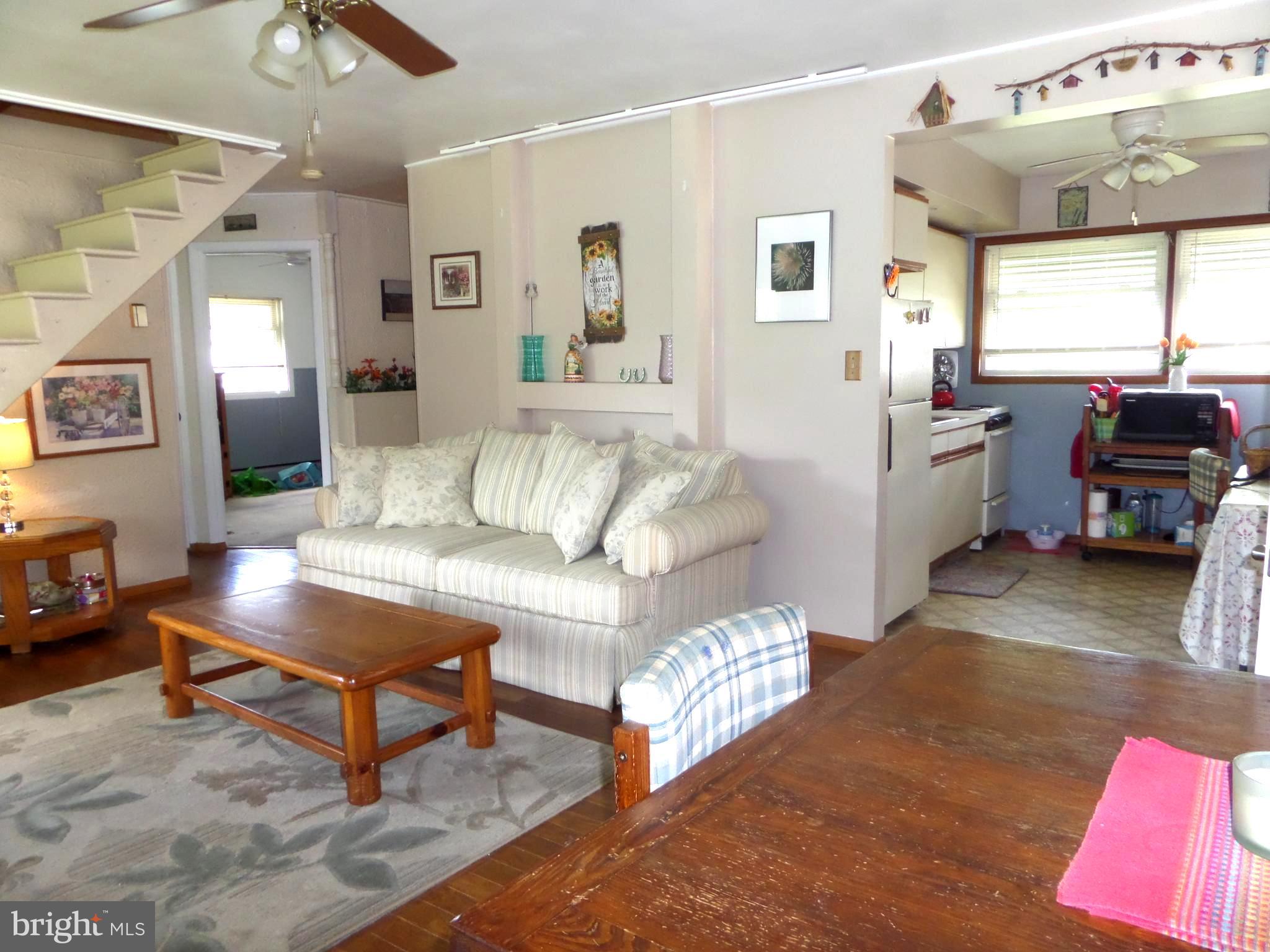 14 Inland Road Levittown, PA 19057 - Photo 4 of 33 Great size 19x15, Did we mention HARDWOOD floors?