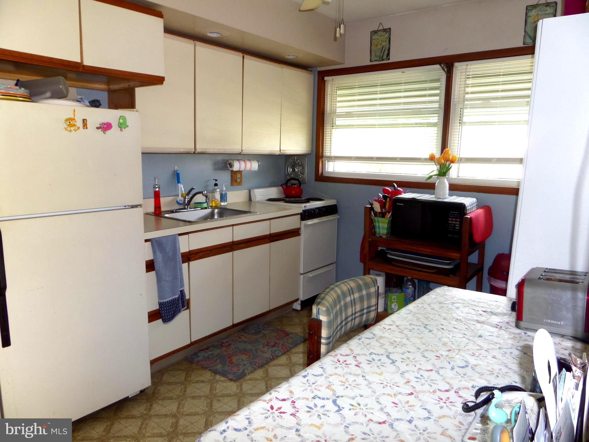 14 Inland Road Levittown, PA 19057 - Photo 32 of 33 Open floorplan, Easy kitchen access= entertaining?