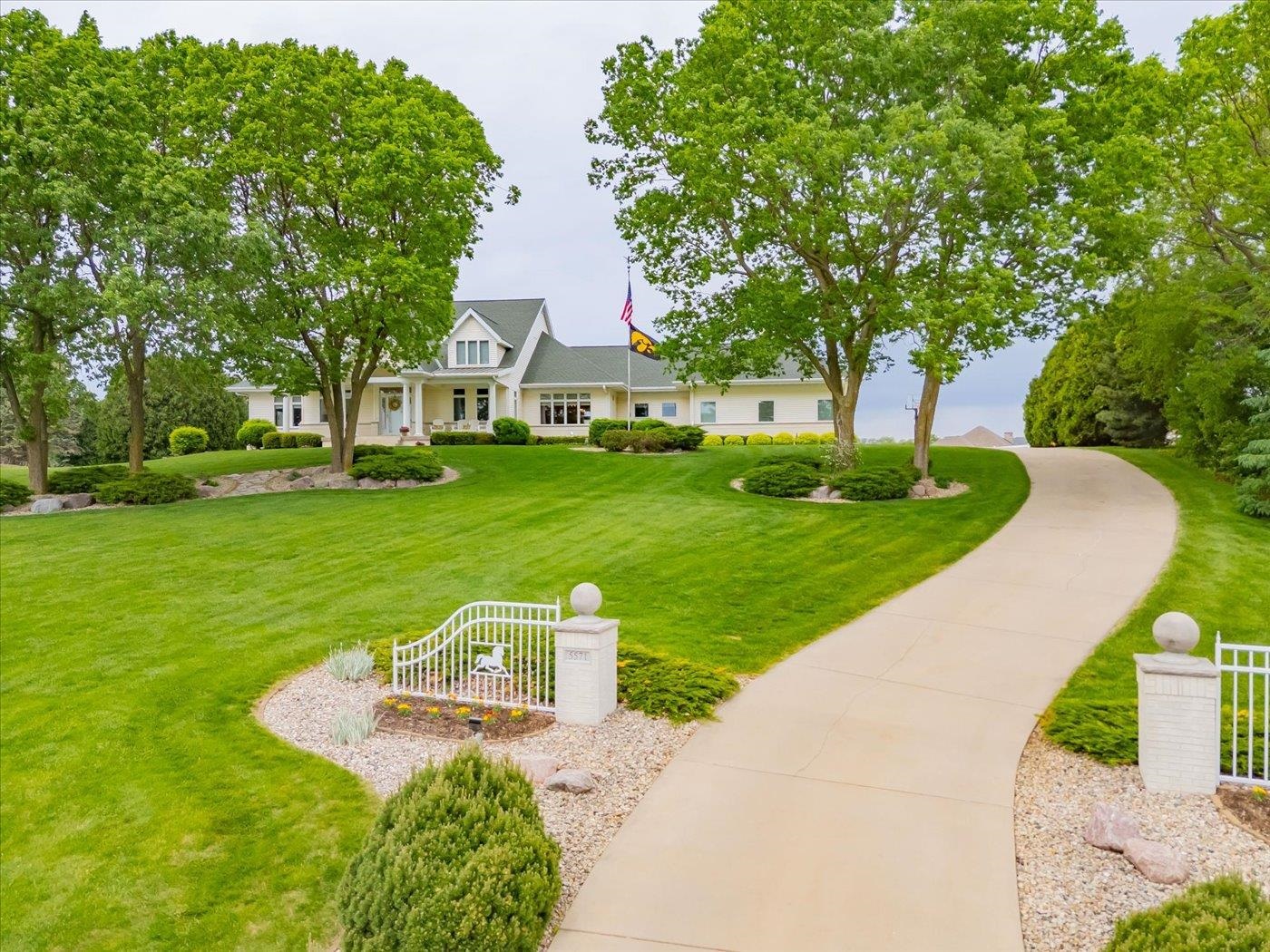 5571 Surrey Lane Waunakee, WI 53597 - Photo 2 of 90