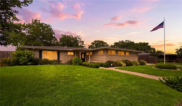 $449,000 | 472 Barracuda Place, Corpus Christi, TX 78411