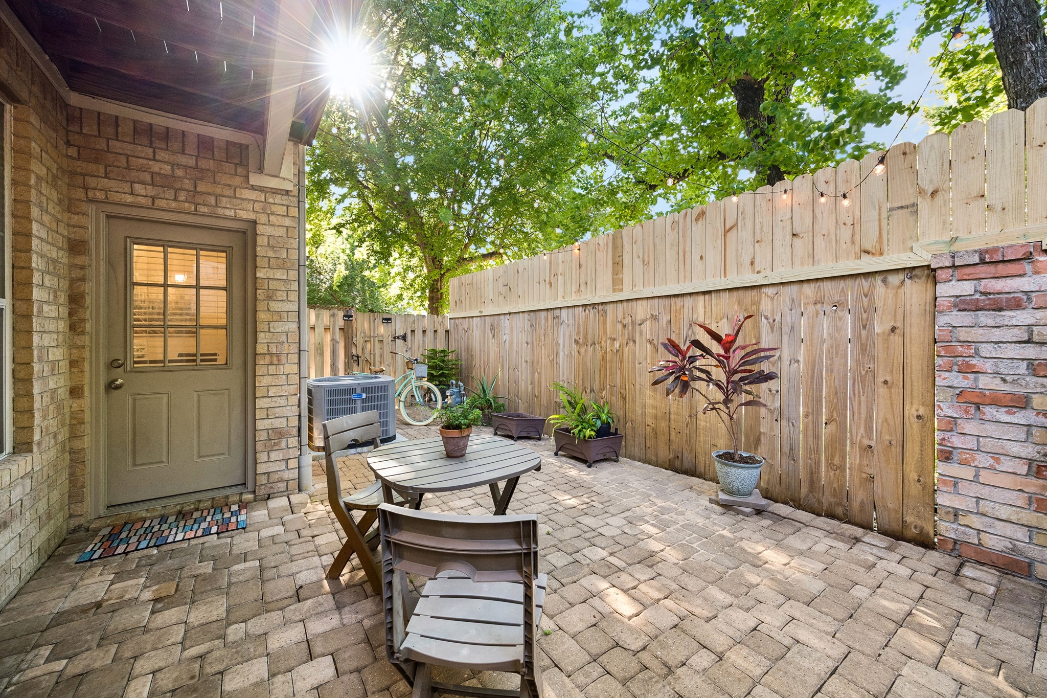 7618 North Linpar Court Houston, TX 77040 - Photo 27 of 34 Easy access from to the private courtyard. How peaceful! and NO yard work!