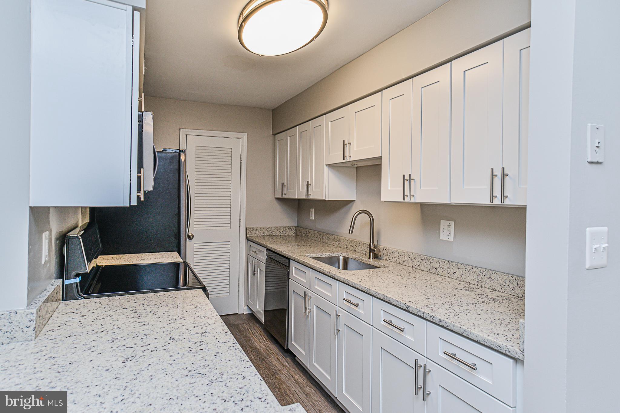 5905 Bayshire Road, Unit 178 Springfield, VA 22152 - Photo 8 of 33 Kitchen from dining area