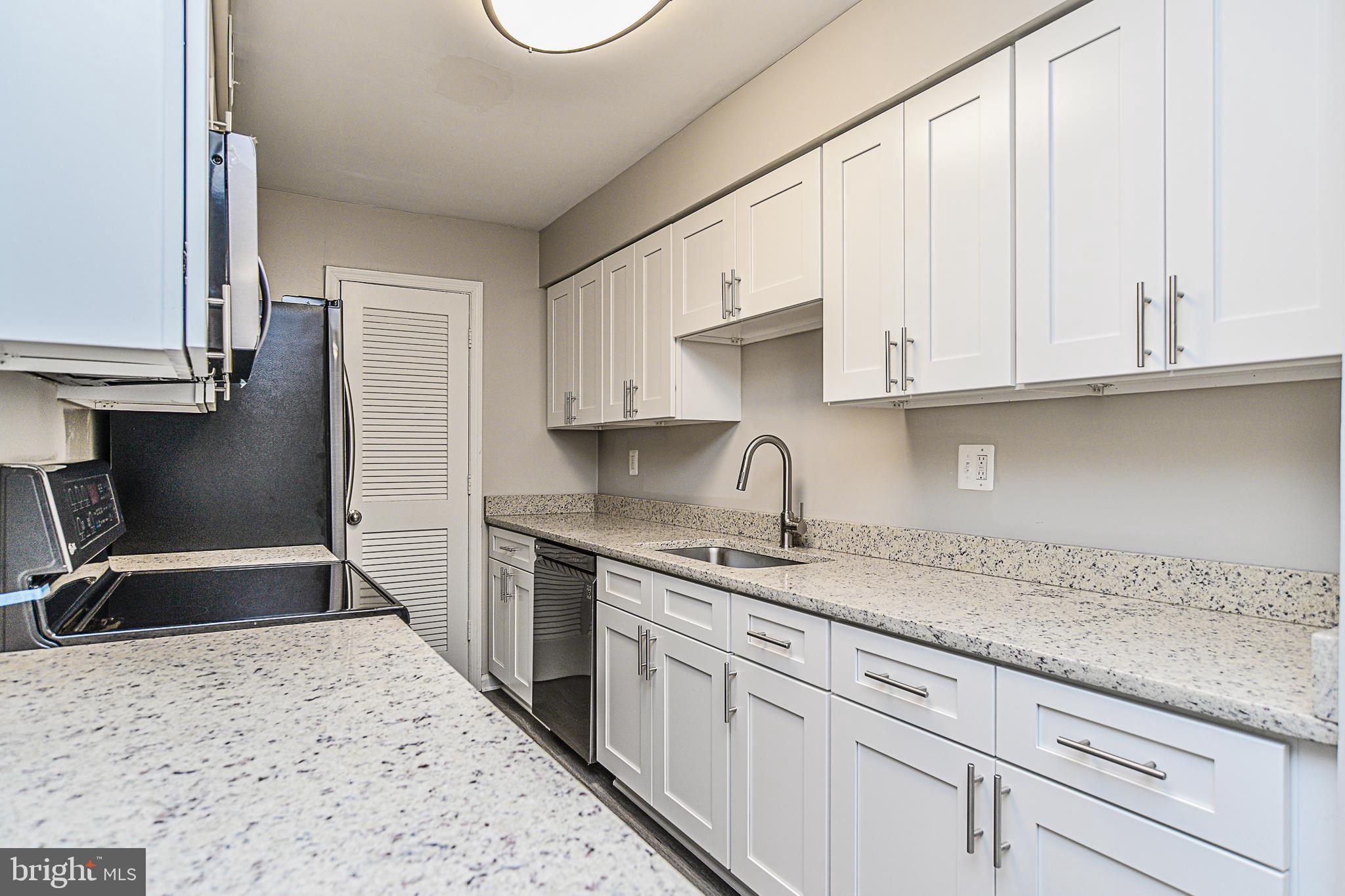 5905 Bayshire Road, Unit 178 Springfield, VA 22152 - Photo 10 of 33 View of granite counter top kitchen