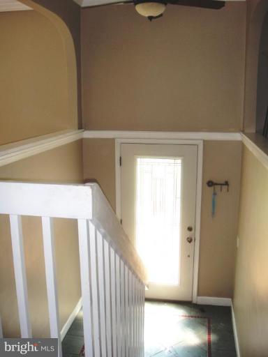 262 Lake Riviera Road Pasadena, MD 21122 - Photo 13 of 25 Entrance / Foyer